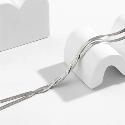 Elegantiškas ilgas vėrinys su reguliuojamo dydžio gyvatės raštu