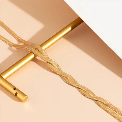 Elegantiškas ilgas vėrinys su reguliuojamo dydžio gyvatės raštu